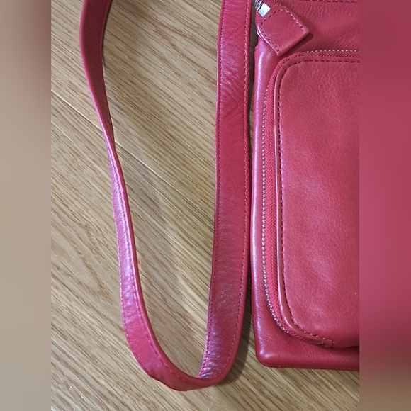 Perlina Rich Red Soft Leather Crossbody Purse Bag Organizer - Picture 8 of 13